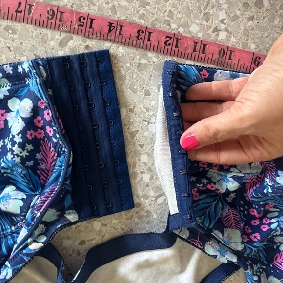 Comfort Choice Floral
Plus Size Cotton Front-Close Wireless Bra 52C - Picture 4 of 6